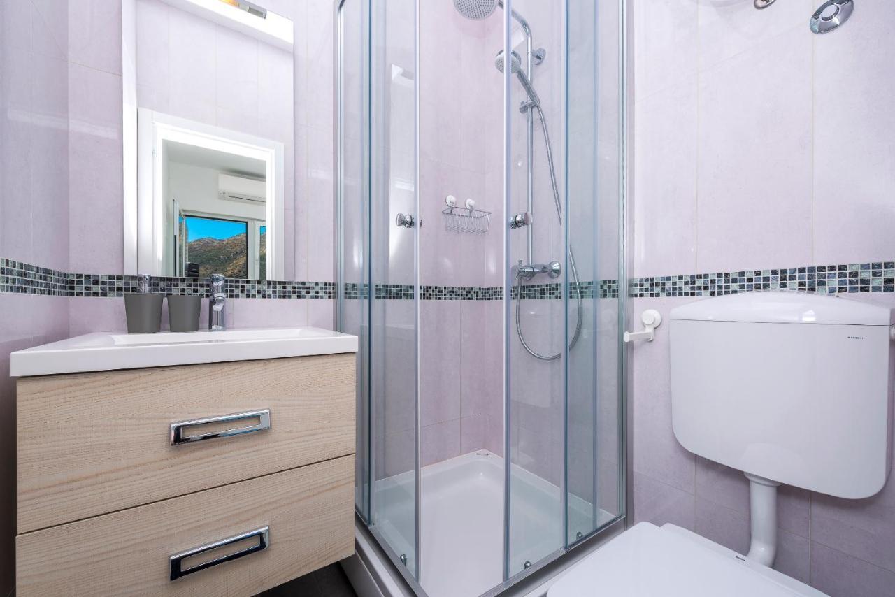 Nila - Private Pool And Sea View Vila